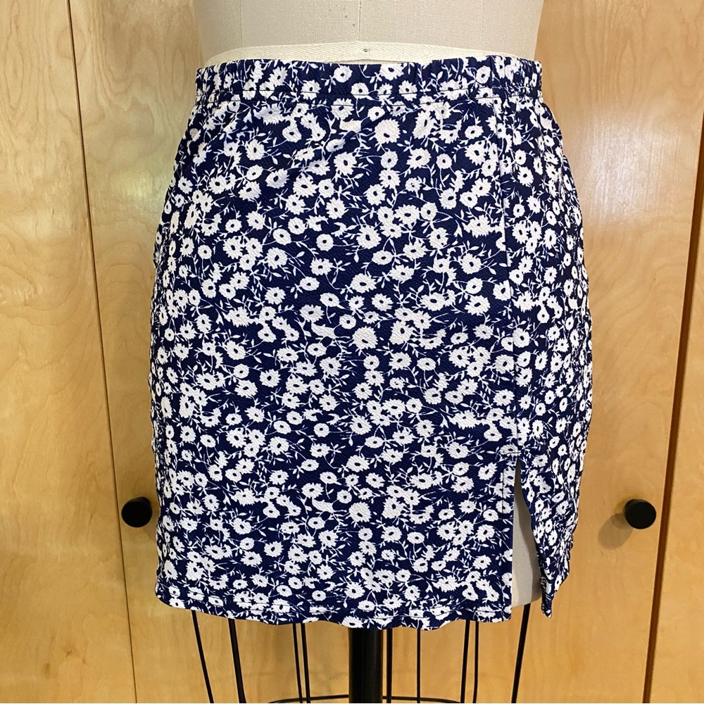 SHEIN Navy Blue and White Floral Pencil Mini Skirt S